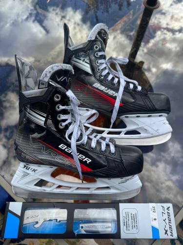 Bauer Vapor X3 Hockey Skates Extra Wide Width 8 (Used) with extra Fly-X blade steel set.