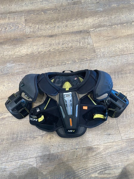 Medium Junior CCM AS-V Shoulder Pads (Used)