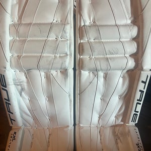 29" 2024 True Catalyst 7X3 Goalie Leg Pads (Used)