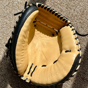 Mizuno RH Catcher's Glove 33.5" (Used)