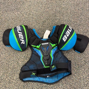 Medium Junior Bauer X Shoulder Pads (Used)