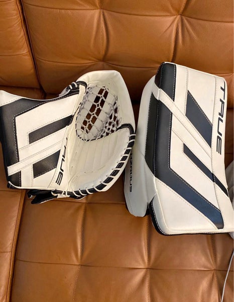 New True Hzrdus 9x4 Goalie Gloves Set Senior