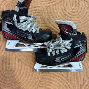 Junior Bauer Vapor X2.9 Hockey Goalie Skates Regular Width Size 2.5 (Used)