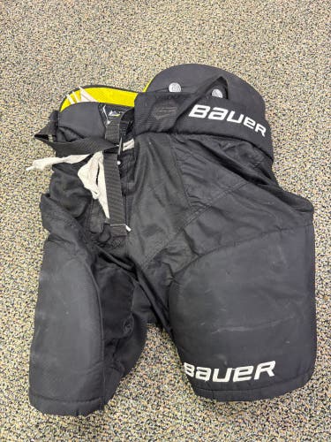 Black Youth Large Bauer Supreme Ultrasonic Hockey Pants (Used)