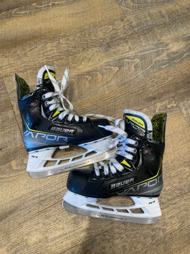 Youth Bauer Vapor 3X Hockey Skates Regular Width 13 (Used)