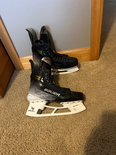 Bauer Vapor Hyperlite 2 Hockey Skates Size 6.5 (New)