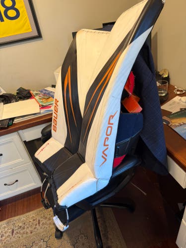 Large 2024 Bauer Hyperlite 2 Goalie Leg Pads (Used)