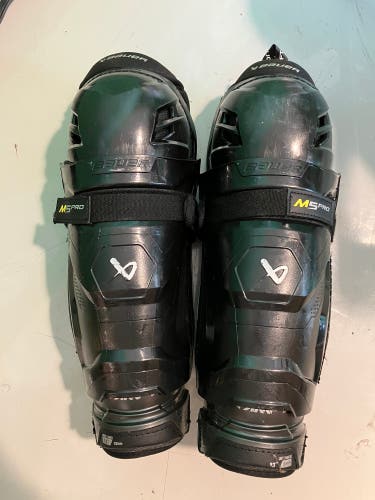 Intermediate Bauer Supreme M5 Pro Shin Pads 13" (Used)