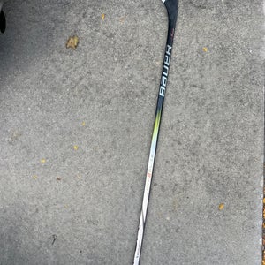 Intermediate Bauer Vapor Hyperlite 2 Left Hand Hockey Stick P92 (Used)
