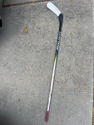 Intermediate Bauer Vapor Hyperlite 2 Left Hand Hockey Stick P92 (Used)