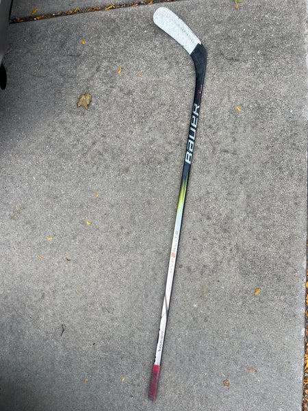 Intermediate Bauer Vapor Hyperlite 2 Left Hand Hockey Stick P92 (Used)