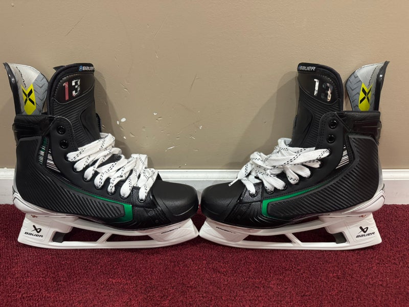 Bauer Vapor Hyperlite 2 Hockey Skates Regular Width Pro Stock 9.5 (New) Item#95NDGS