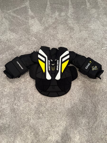 Medium Bauer Supreme One.7 Goalie Chest Protector (Used)