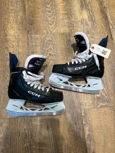 Junior CCM Next Hockey Skates Regular Width Size 3 (Used)