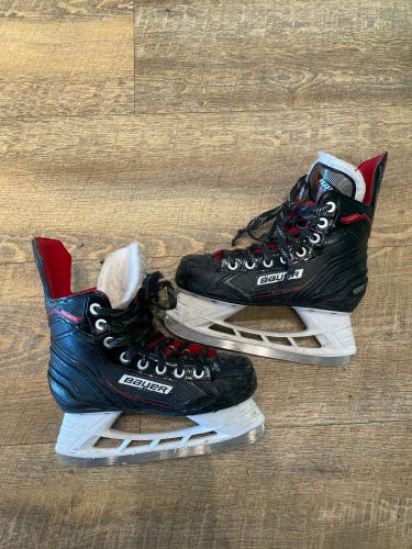 Junior Bauer NSX Hockey Skates Regular Width Size 2 (Used)