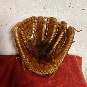 Mizuno Classic RHT Infield/Pitchers Glove 12"