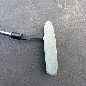 Black Unisex Strata Blade Right Handed Putter 34.5" (Used)