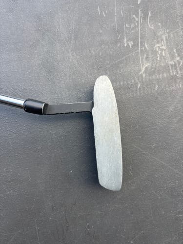 Black Unisex Strata Blade Right Handed Putter 34.5" (Used)