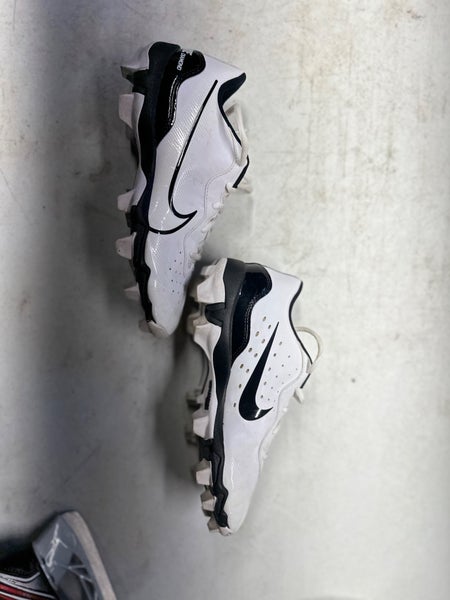 Men's Size M 7.0 (W 8.0) Adult Nike Low Top Molded Cleats (Used)