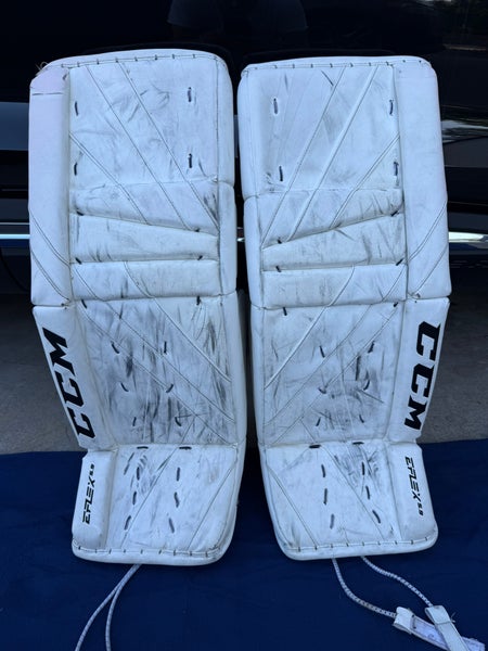30" CCM Eflex 5.9 goalie pads