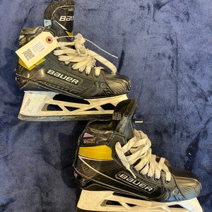 Senior Bauer Supreme UltraSonic Hockey Goalie Skates Regular Width Size 6.5 (Used)