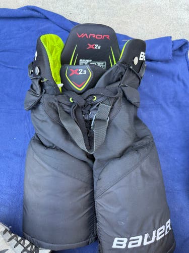 Junior Small Bauer Vapor X2.9 Hockey Pants (Used)