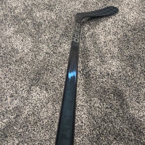 Intermediate Bauer Vapor Hyperlite 2 Right Handed Hockey Stick P92 (Used)