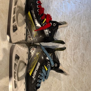2023 Bauer Vapor X4 Hockey Skates Regular Width Size 2.5 (Used)