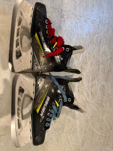 2023 Bauer Vapor X4 Hockey Skates Regular Width Size 2.5 (Used)