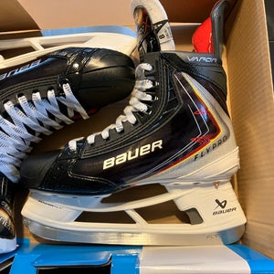 Bauer Vapor FLYPRO 8.0 Fit 1 Hockey Skates & Fly-X Runners (worn only ONCE)