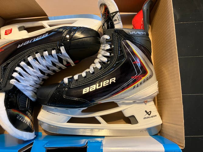 Bauer Vapor FLYPRO 8.0 Fit 1 Hockey Skates (LIKE NEW)
