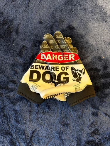 Battle Beware of Dog Youth Small Gloves (Used)