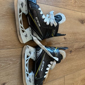 2022 CCM Tacks 9060 Hockey Skates Regular Width 11.5 (Used)