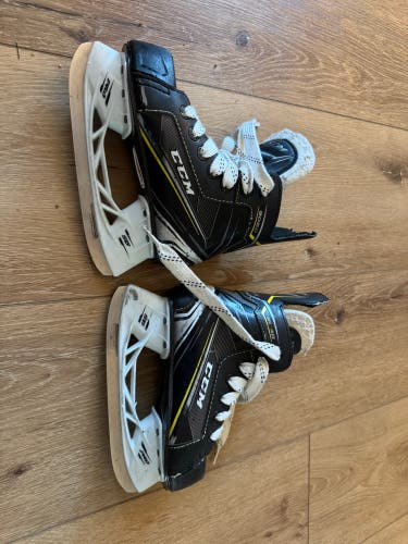 2022 CCM Tacks 9060 Hockey Skates Regular Width 11.5 (Used)