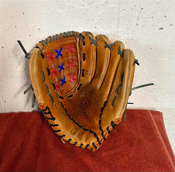 U&S USG-90 Dimple glove.  RHT 13”
