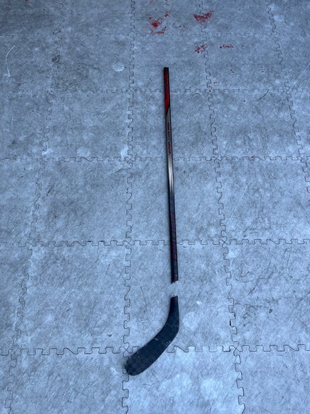 Senior Bauer Vapor LTX Pro + Right Handed Hockey Stick P28 (Used)