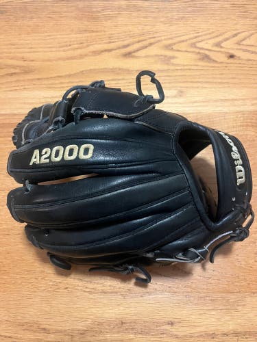 Wilson A2000 RH Pitcher's Baseball Glove 11.75" (Used)