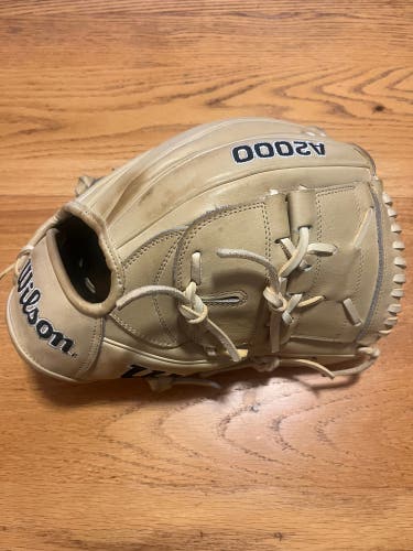 Wilson A2000 RH Baseball Glove 12" (Used)