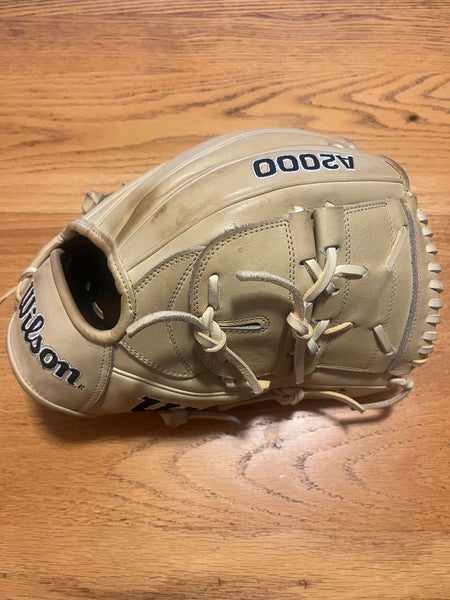 Wilson A2000 RH Baseball Glove 12" (Used)