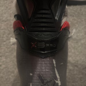 2024 Bauer Vapor X5 Pro Hockey Skates Regular Width 6.5 (Used)