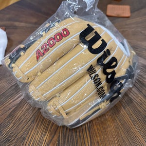 Wilson RH Infield A2000 Softball Glove 11.5" (New)