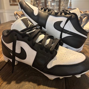 Men's Size M 8.0 (W 9.0) Jordan Mid Top Molded Cleats (New)