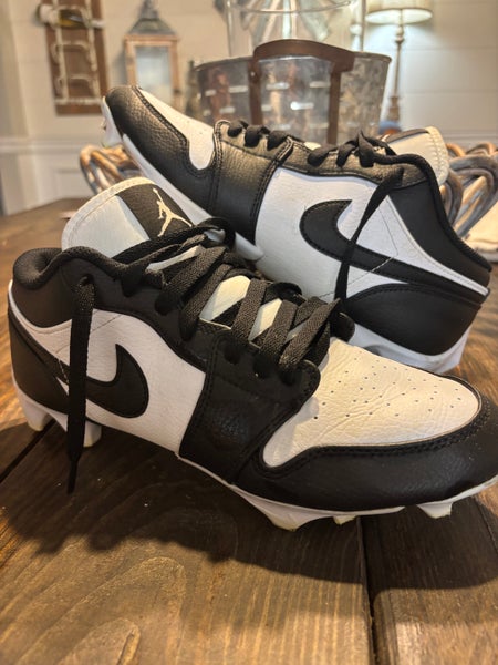 Men's Size M 8.0 (W 9.0) Jordan Mid Top Molded Cleats (New)