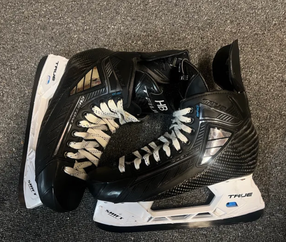 True SVH Pro Hockey Skates Regular Width Pro Stock 9 (Used)