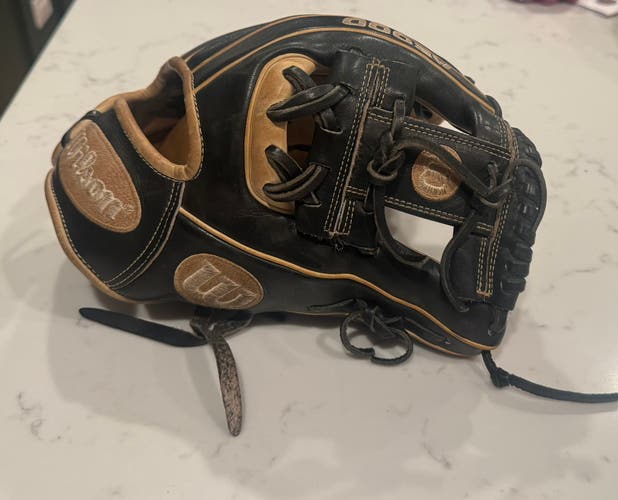 Wilson A2000 RH Baseball Glove 11.5" (Used)