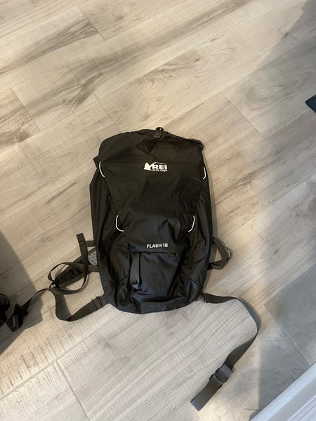 REI flash18 Ski Backpack (New)