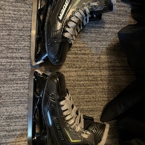 Bauer Elite Hockey Goalie Skates 6.5 (Used)