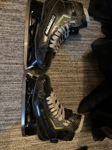 Bauer Elite Hockey Goalie Skates 6.5 (Used)