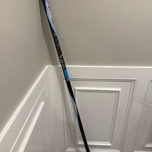 Senior Bauer Vapor FlyLite Left Handed Hockey Stick P28 (New) 102 flex blue