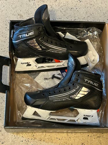 True Catalyst 9X4 Hockey Goalie Skates Regular Width 9.5 (Used)